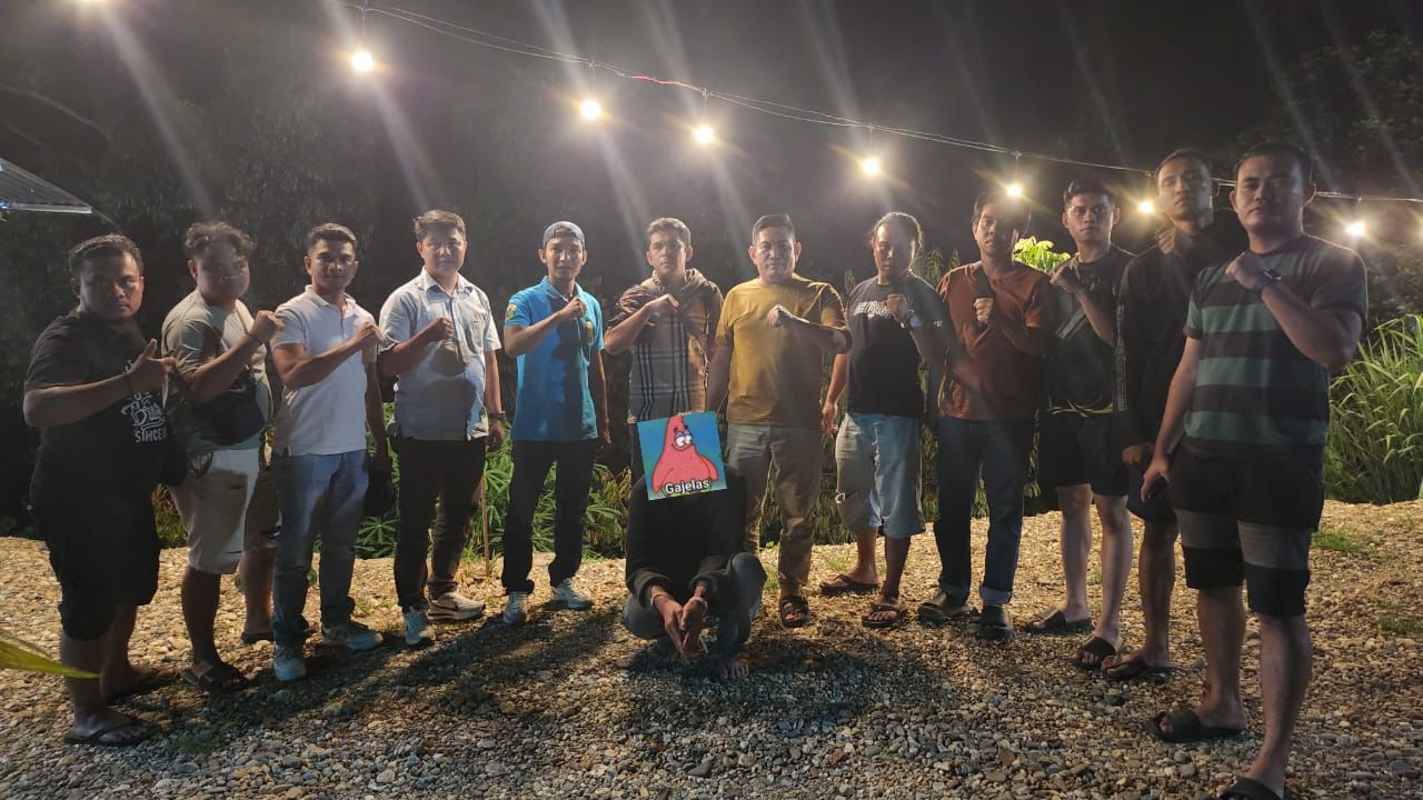 Tim Spider Satresnarkoba Polres Solok membekuk seorang terduga bandar yang juga merangkap sebagai kurir narkotika jenis sabu