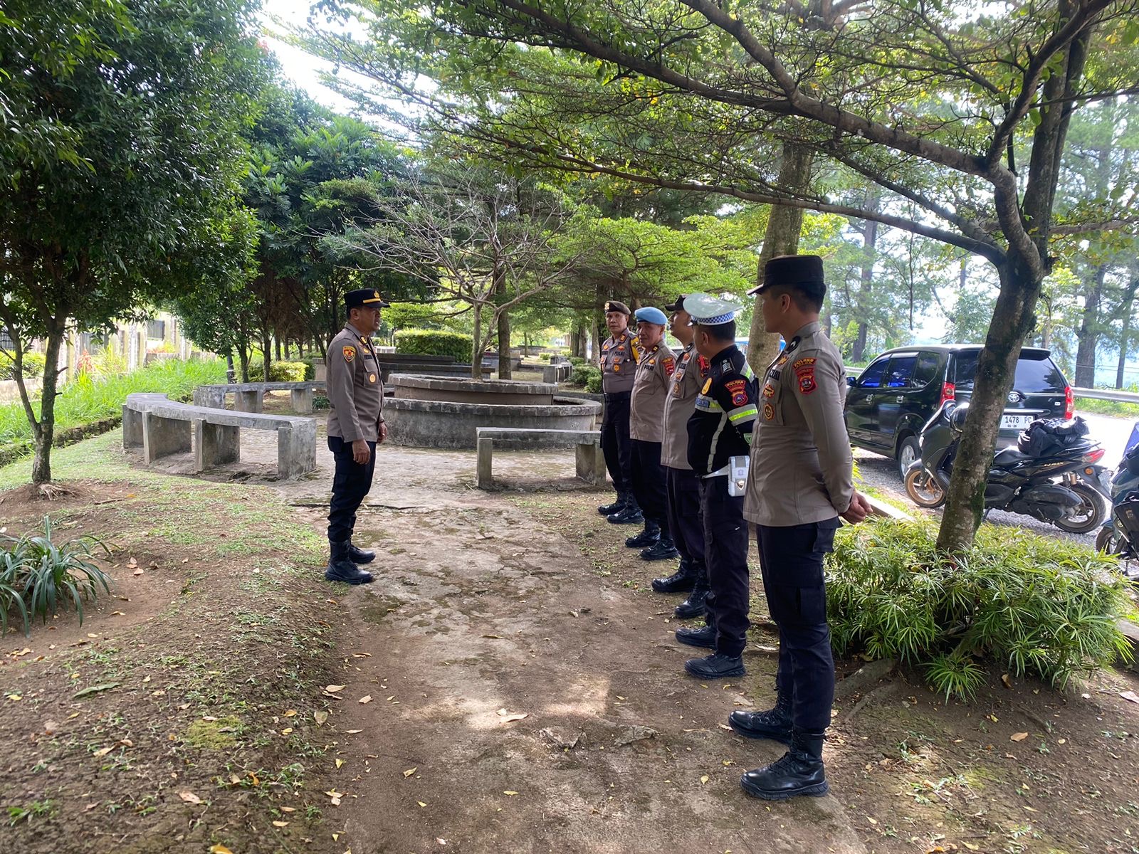 Personil Polres Solok Amankan Kegiatan Kampanye Pasangan calon Bupati Kabupaten Solok dan Calon Gubernur Sumatera Barat