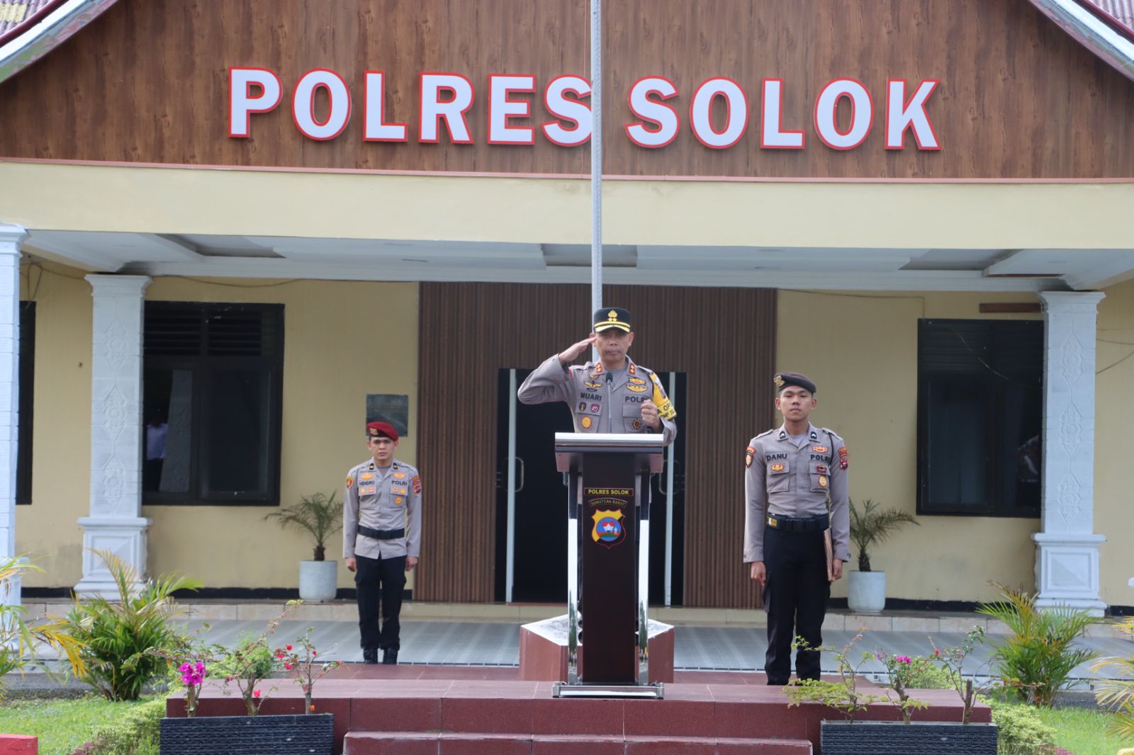 Kapolres Solok Pimpin Pelaksanaan Apel Pagi Personil Polres Solok
