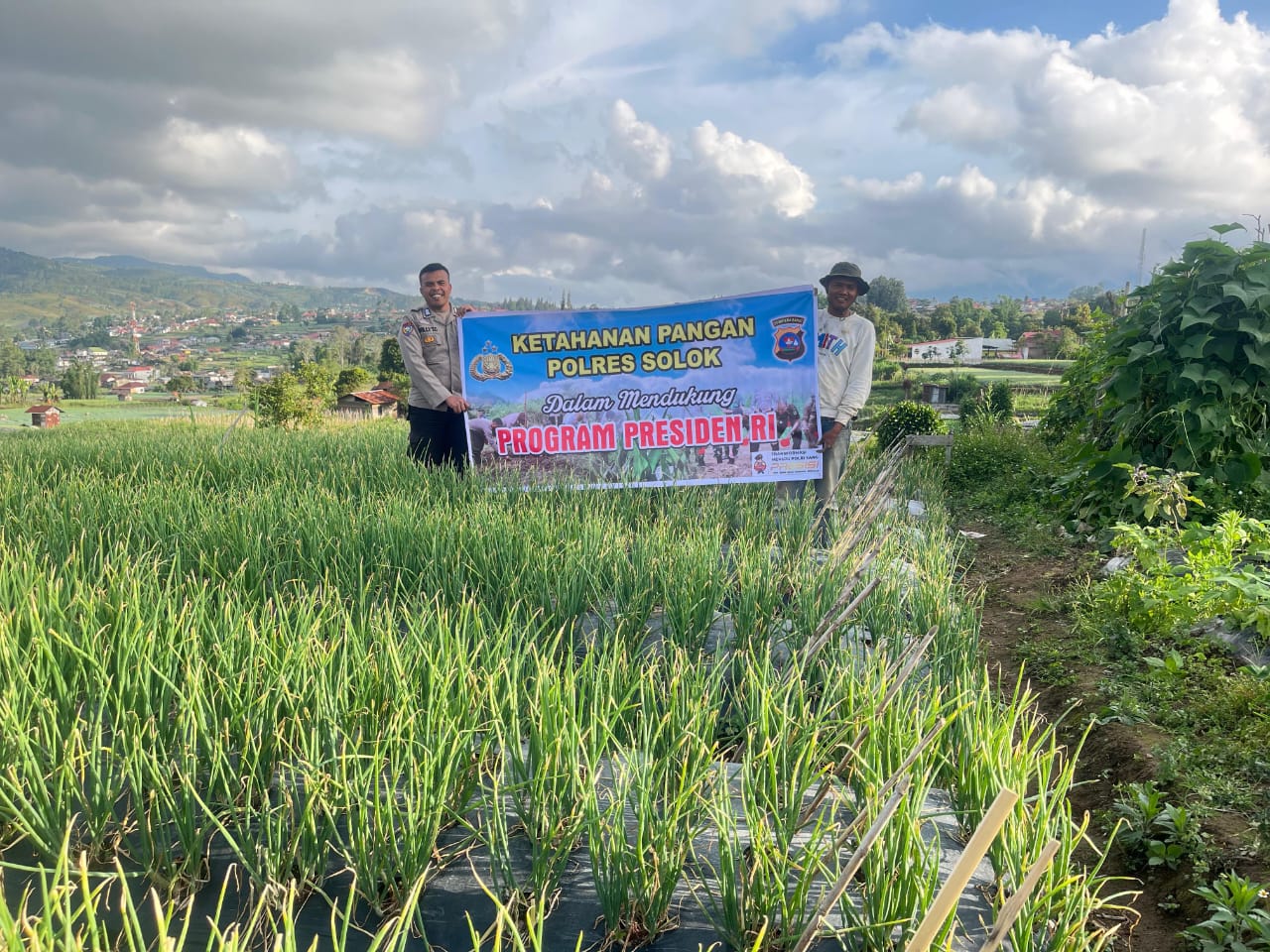 Bhabinkamtibmas Nagari Salimpek Sosialisasikan Ketahanan Pangan kepada Masyarakat 