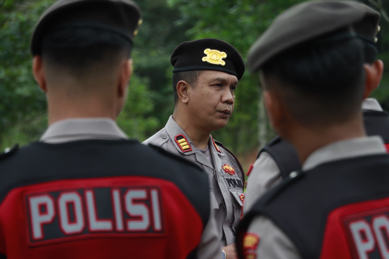 Kasat Samapta Polres Solok Sampaikan Himbauan Keselamatan Musim Penghujan kepada Masyarakat